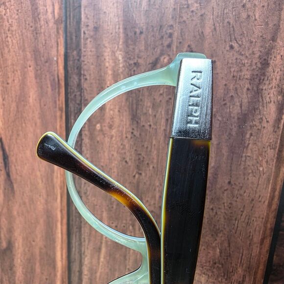 Elegant Brown Cat-Eye Glasses - Picture 8 of 9